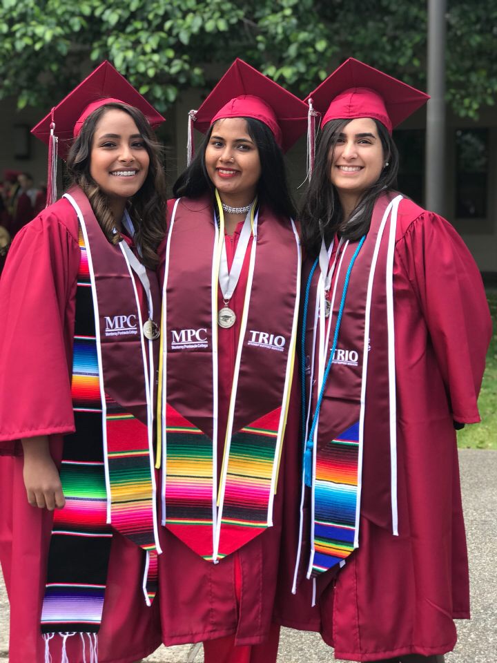 SSS students with stoles