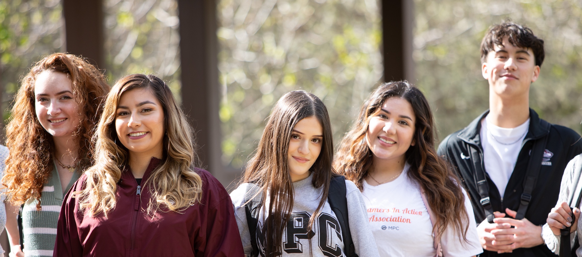 two mpc students outside on mpc campus